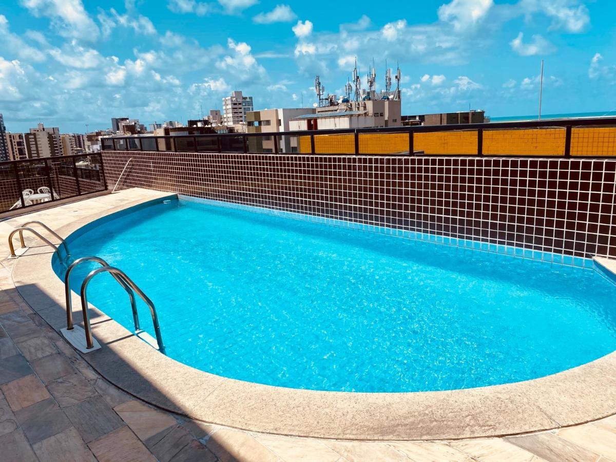 E Sala Com Piscina Próximo à Apartamento